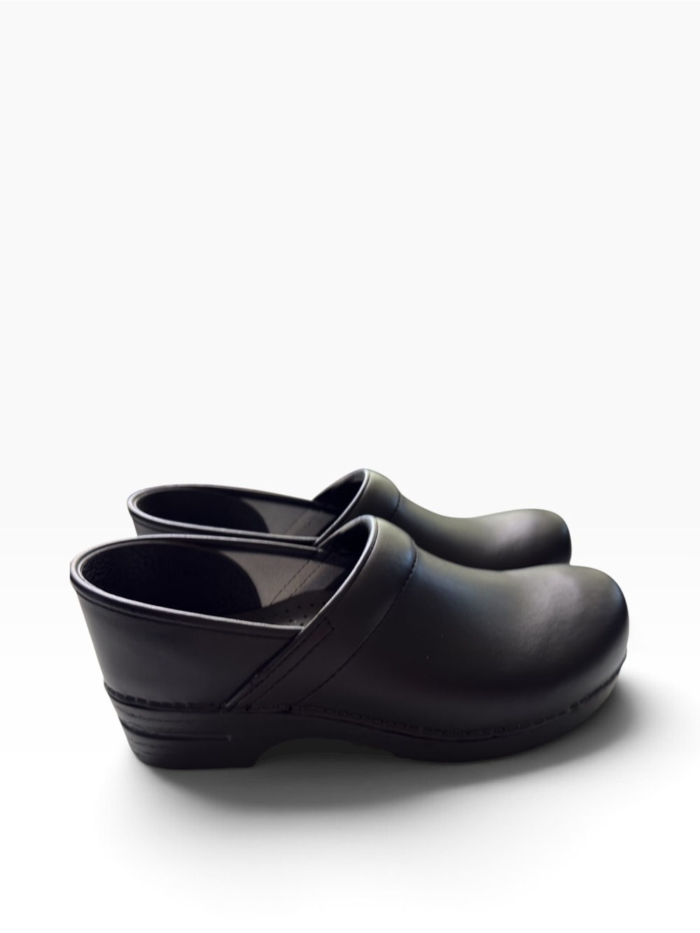 Dansko Pro 2.0 Black leather Slip on Clogs U.S. Women’s Size 11.5-12 Euro Sz 42